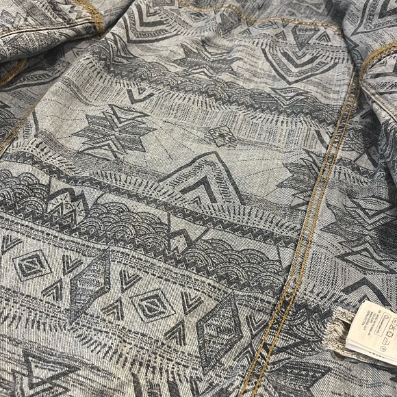 H&M x COACHELLA Light Blue Distressed Denim Jacket Medium - Picture 6 of 9